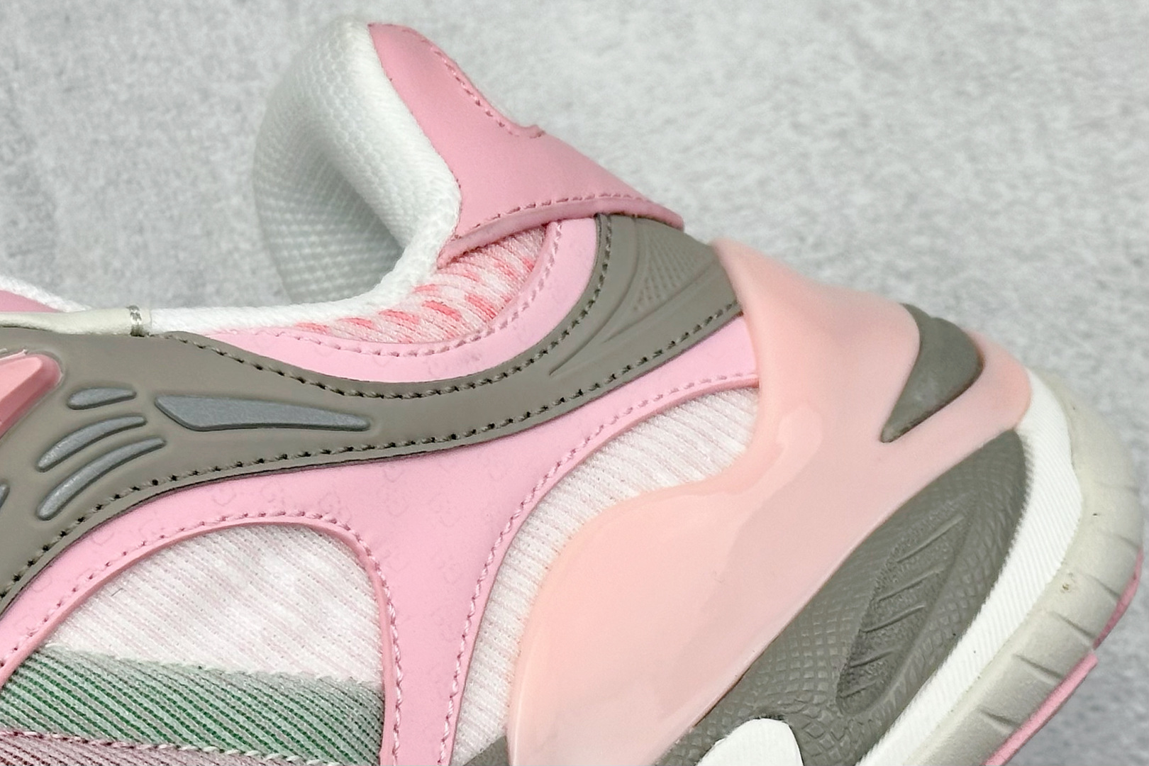 图片[9]-GUCCI/古驰 老爹鞋 圆头抽绳 百搭休闲男女运动鞋明星同款缓震慢跑鞋 此款拥有舒适的鞋面，具有很好的延展性，后跟采用柔软材质能够舒适贴合脚踝， 穿着轻松，让您在平时生活中有舒适和轻松的体验。 尺码：36 36.5 37.5 38 38.5 39 40-选品中心