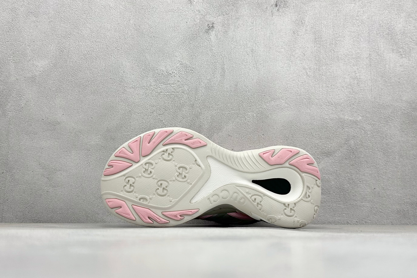 图片[4]-GUCCI/古驰 老爹鞋 圆头抽绳 百搭休闲男女运动鞋明星同款缓震慢跑鞋 此款拥有舒适的鞋面，具有很好的延展性，后跟采用柔软材质能够舒适贴合脚踝， 穿着轻松，让您在平时生活中有舒适和轻松的体验。 尺码：36 36.5 37.5 38 38.5 39 40-选品中心