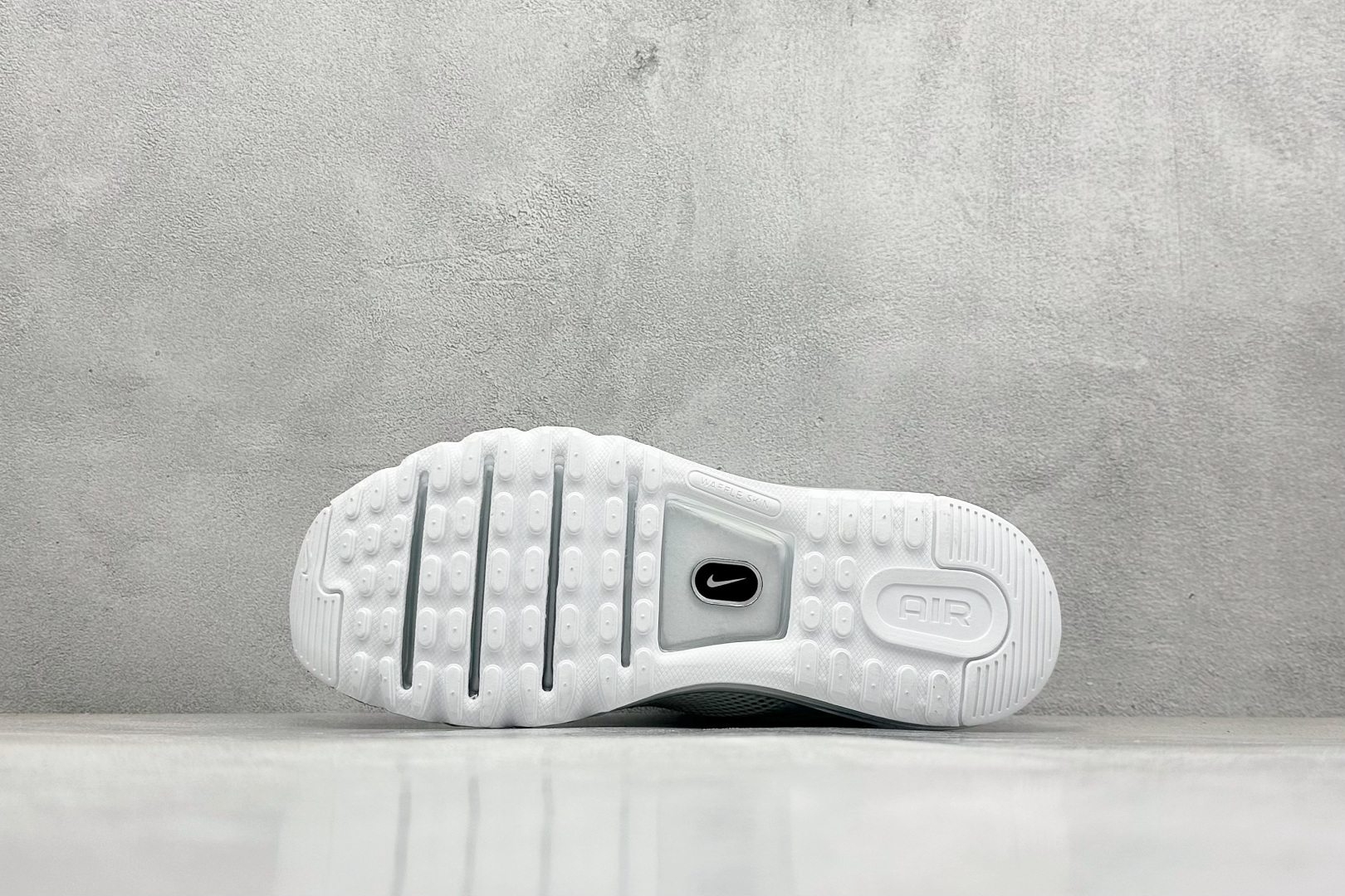 180 NIKE Air Max 2013 耐克复古透气网布 全掌气垫 缓震跑步鞋 HF4884-100