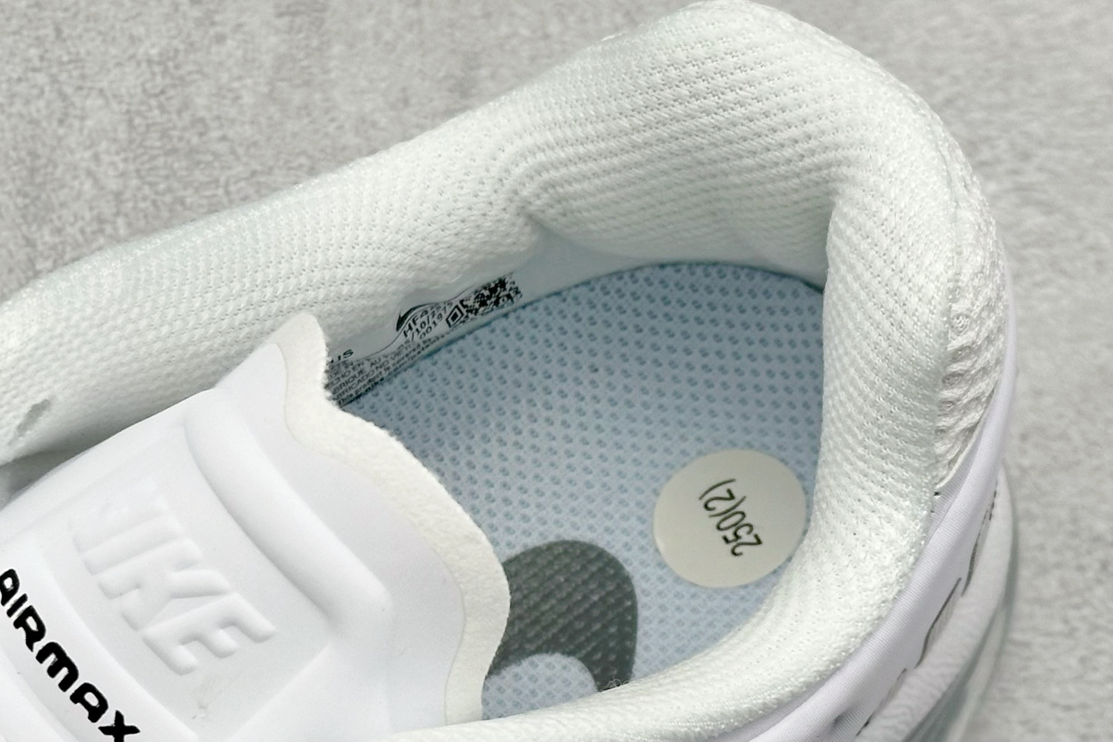 180 NIKE Air Max 2013 耐克复古透气网布 全掌气垫 缓震跑步鞋 HF4884-100