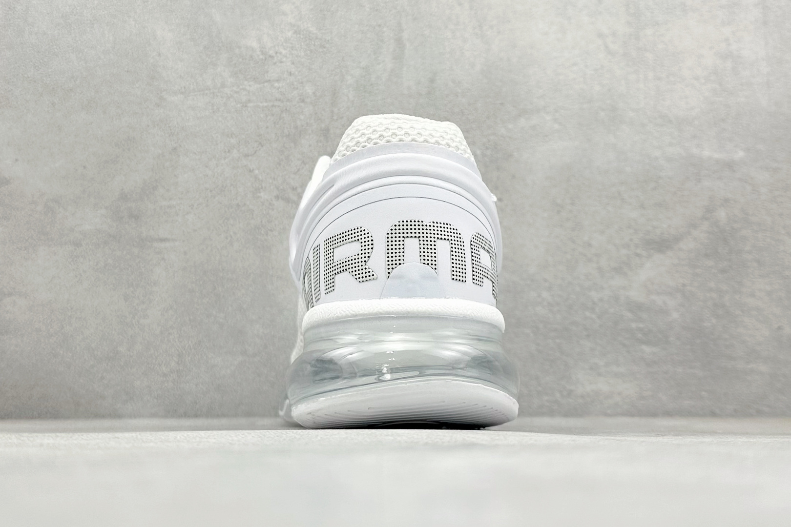 180 NIKE Air Max 2013 耐克复古透气网布 全掌气垫 缓震跑步鞋 HF4884-100
