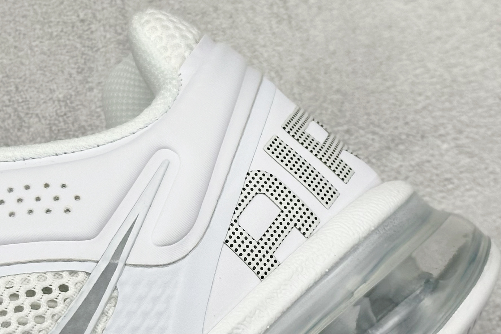 180 NIKE Air Max 2013 耐克复古透气网布 全掌气垫 缓震跑步鞋 HF4884-100