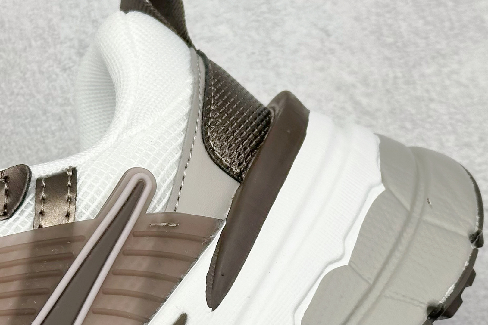 190 NIKE V2K Runtekk 减震防滑复古低帮跑步鞋 HV6416-200