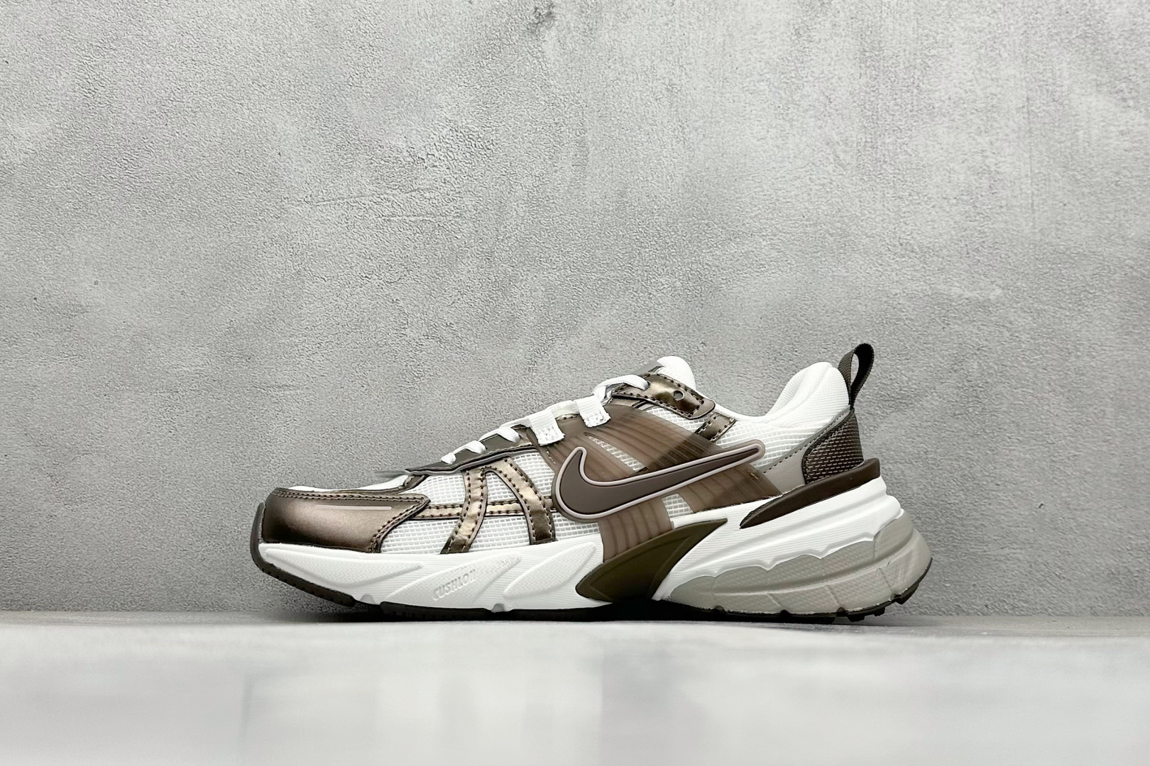 190 NIKE V2K Runtekk 减震防滑复古低帮跑步鞋 HV6416-200