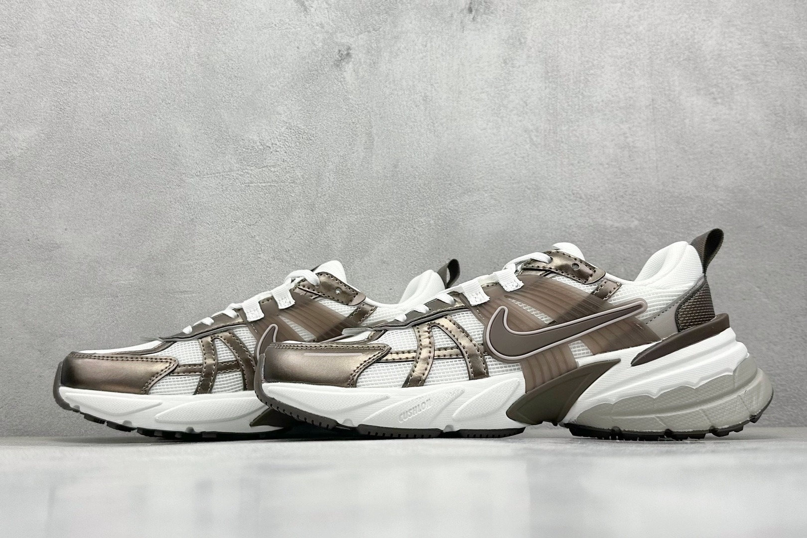 190 NIKE V2K Runtekk 减震防滑复古低帮跑步鞋 HV6416-200