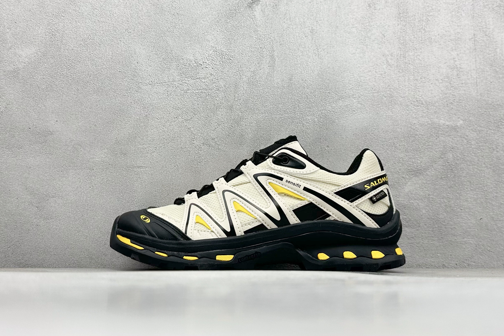 福利特价  Salomon XT-Quest 萨洛蒙复古机能潮流休闲跑鞋 鞋面覆盖TPU支撑 轻量透气欧索莱环保去臭环型组合鞋垫 三层双层组合橡胶ACS科技全地形锯齿防滑大底 UP团队监工打造 原鞋原数据纸板打造 细节提升 平台/外贸/高端零售专供品质 货号：477810 21 GO 尺码：36 36.5 37 38 38.5 39 40 40.5 41 42 42.5 43 44 45-选品中心