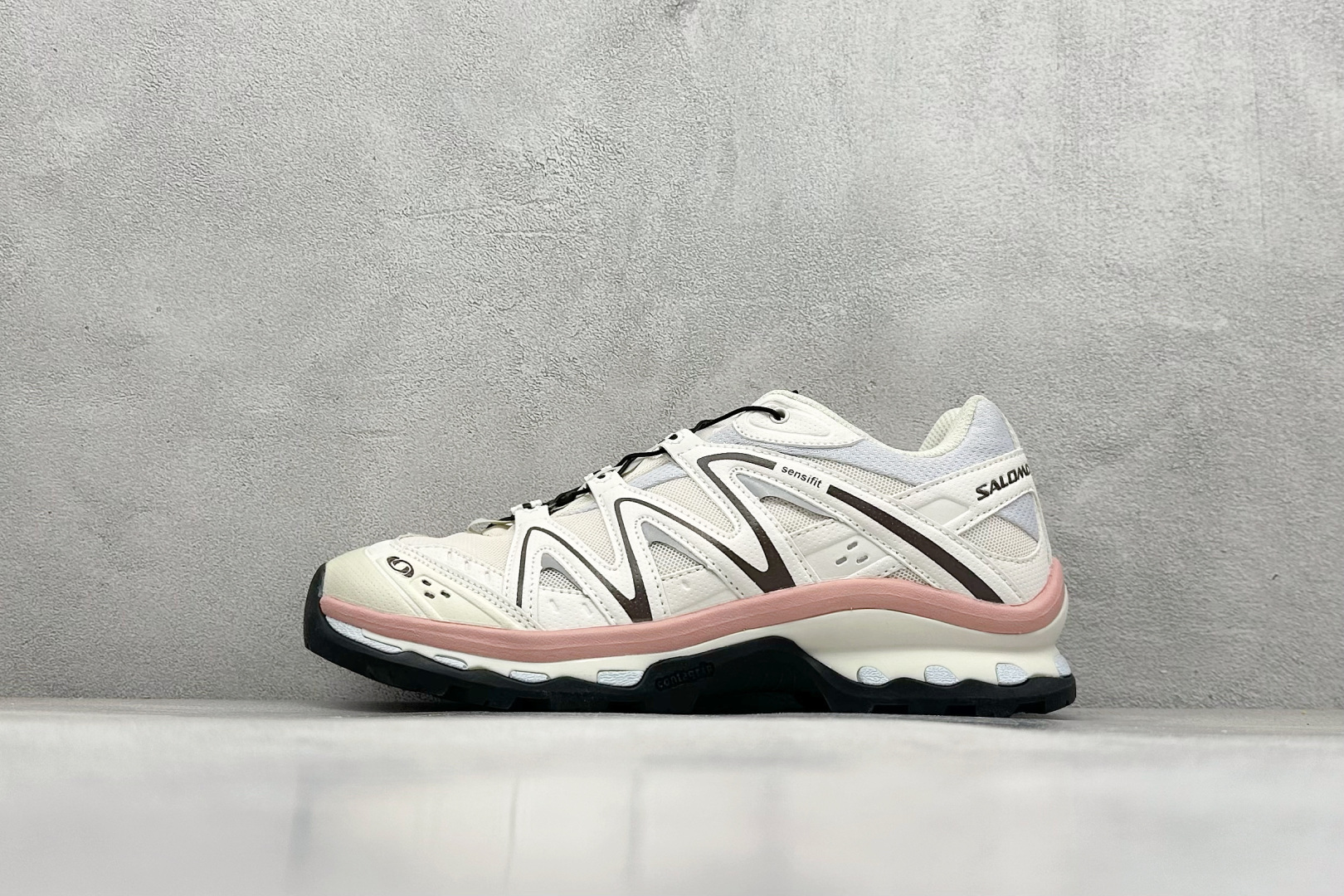 福利特价  Salomon XT-Quest 萨洛蒙复古机能潮流休闲跑鞋 鞋面覆盖TPU支撑 轻量透气欧索莱环保去臭环型组合鞋垫 三层双层组合橡胶ACS科技全地形锯齿防滑大底 UP团队监工打造 原鞋原数据纸板打造 细节提升 平台/外贸/高端零售专供品质 货号：417589 32 MO 尺码：36 36.5 37 38 38.5 39 40 40.5 41 42 42.5 43 44 45-选品中心