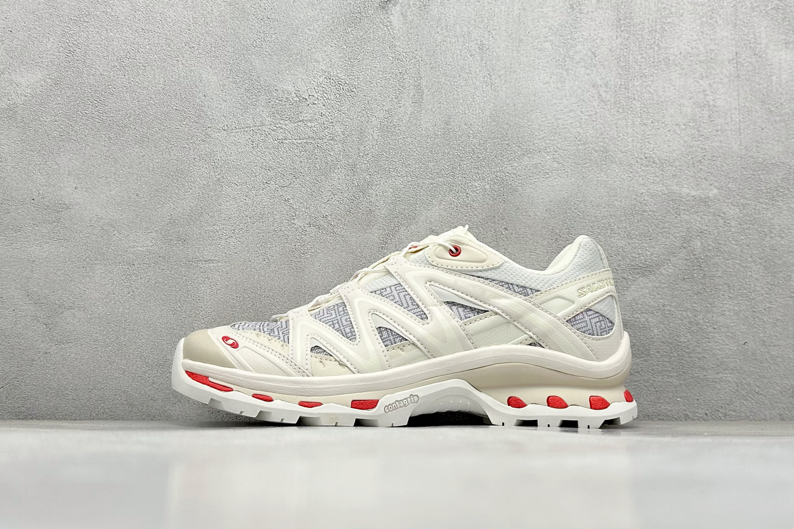 福利特价  Salomon XT-Quest 萨洛蒙复古机能潮流休闲跑鞋 鞋面覆盖TPU支撑 轻量透气欧索莱环保去臭环型组合鞋垫 三层双层组合橡胶ACS科技全地形锯齿防滑大底 UP团队监工打造 原鞋原数据纸板打造 细节提升 平台/外贸/高端零售专供品质 货号：478478 20 GO 尺码：36 36.5 37 38 38.5 39 40 40.5 41 42 42.5 43 44 45-选品中心