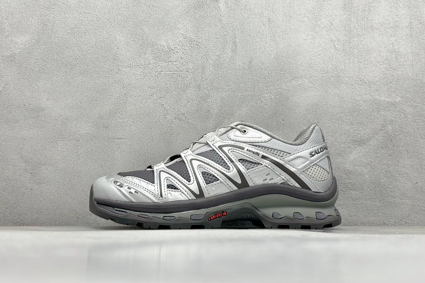 福利特价  Salomon XT-Quest 萨洛蒙复古机能潮流休闲跑鞋 鞋面覆盖TPU支撑 轻量透气欧索莱环保去臭环型组合鞋垫 三层双层组合橡胶ACS科技全地形锯齿防滑大底 UP团队监工打造 原鞋原数据纸板打造 细节提升 平台/外贸/高端零售专供品质 货号：474193 29 GO 尺码：36 36.5 37 38 38.5 39 40 40.5 41 42 42.5 43 44 45-选品中心