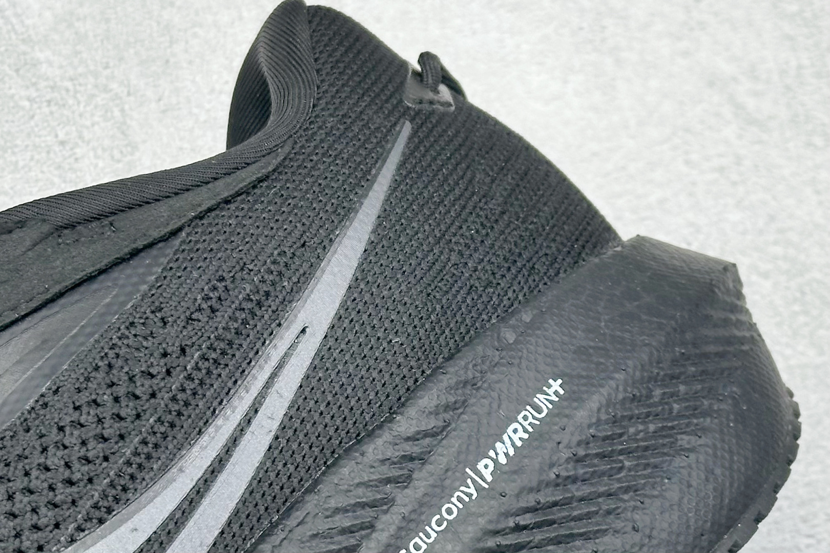 图片[9]-SF版Saucony Triumph 21 索康尼旗舰级缓震型跑鞋 全新FLAT-KNIT鞋面 更能柔软包裹锁定脚面 PWRRUN+缓震中底重新调教的中底材料 回弹更好 10MM的坡差 更适合大部分人的跑姿 7MM PWRRUN+鞋垫进一步提升缓震回弹性能 XT-900升级橡胶大底 让抓地力与耐磨性更进一步 货号： S20881 尺码： 36 37.5 38 38.5 39 40 40.5 41 42 42.5 43 44 45-选品中心