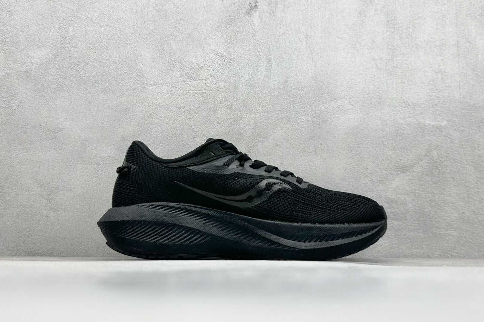 图片[2]-SF版Saucony Triumph 21 索康尼旗舰级缓震型跑鞋 全新FLAT-KNIT鞋面 更能柔软包裹锁定脚面 PWRRUN+缓震中底重新调教的中底材料 回弹更好 10MM的坡差 更适合大部分人的跑姿 7MM PWRRUN+鞋垫进一步提升缓震回弹性能 XT-900升级橡胶大底 让抓地力与耐磨性更进一步 货号： S20881 尺码： 36 37.5 38 38.5 39 40 40.5 41 42 42.5 43 44 45-选品中心