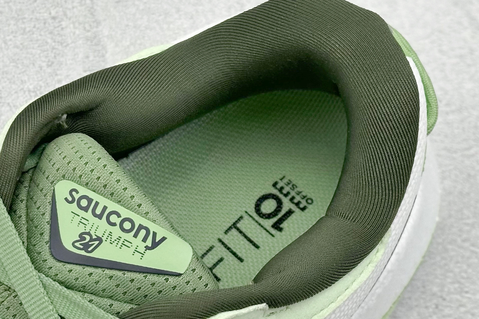 图片[8]-SF版Saucony Triumph 21 索康尼旗舰级缓震型跑鞋 全新FLAT-KNIT鞋面 更能柔软包裹锁定脚面 PWRRUN+缓震中底重新调教的中底材料 回弹更好 10MM的坡差 更适合大部分人的跑姿 7MM PWRRUN+鞋垫进一步提升缓震回弹性能 XT-900升级橡胶大底 让抓地力与耐磨性更进一步 货号： S20881 尺码： 36 37.5 38 38.5 39 40 40.5 41 42 42.5 43 44 45-选品中心