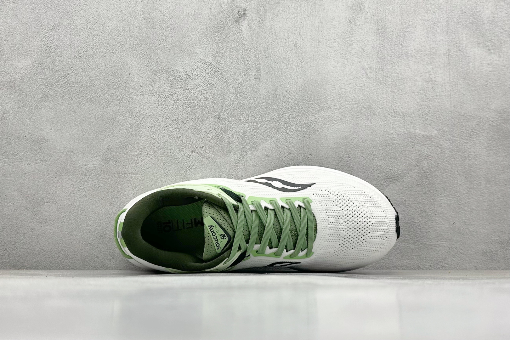 图片[3]-SF版Saucony Triumph 21 索康尼旗舰级缓震型跑鞋 全新FLAT-KNIT鞋面 更能柔软包裹锁定脚面 PWRRUN+缓震中底重新调教的中底材料 回弹更好 10MM的坡差 更适合大部分人的跑姿 7MM PWRRUN+鞋垫进一步提升缓震回弹性能 XT-900升级橡胶大底 让抓地力与耐磨性更进一步 货号： S20881 尺码： 36 37.5 38 38.5 39 40 40.5 41 42 42.5 43 44 45-选品中心