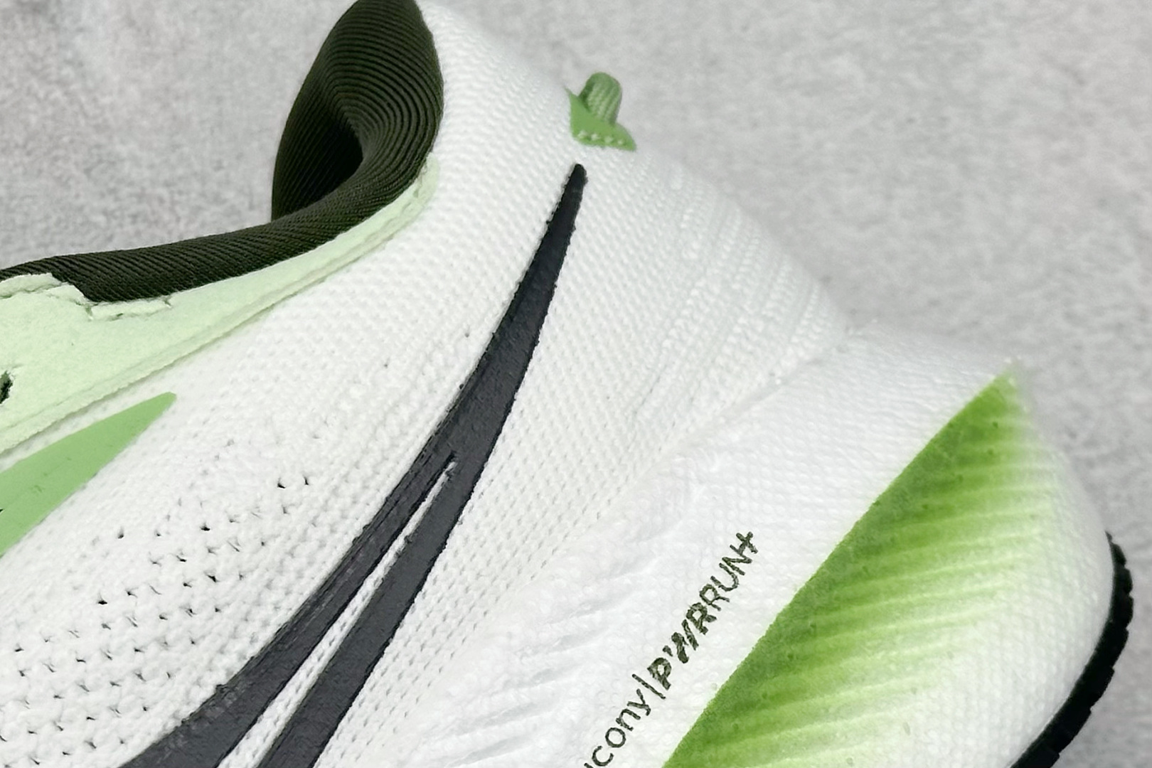 图片[9]-SF版Saucony Triumph 21 索康尼旗舰级缓震型跑鞋 全新FLAT-KNIT鞋面 更能柔软包裹锁定脚面 PWRRUN+缓震中底重新调教的中底材料 回弹更好 10MM的坡差 更适合大部分人的跑姿 7MM PWRRUN+鞋垫进一步提升缓震回弹性能 XT-900升级橡胶大底 让抓地力与耐磨性更进一步 货号： S20881 尺码： 36 37.5 38 38.5 39 40 40.5 41 42 42.5 43 44 45-选品中心