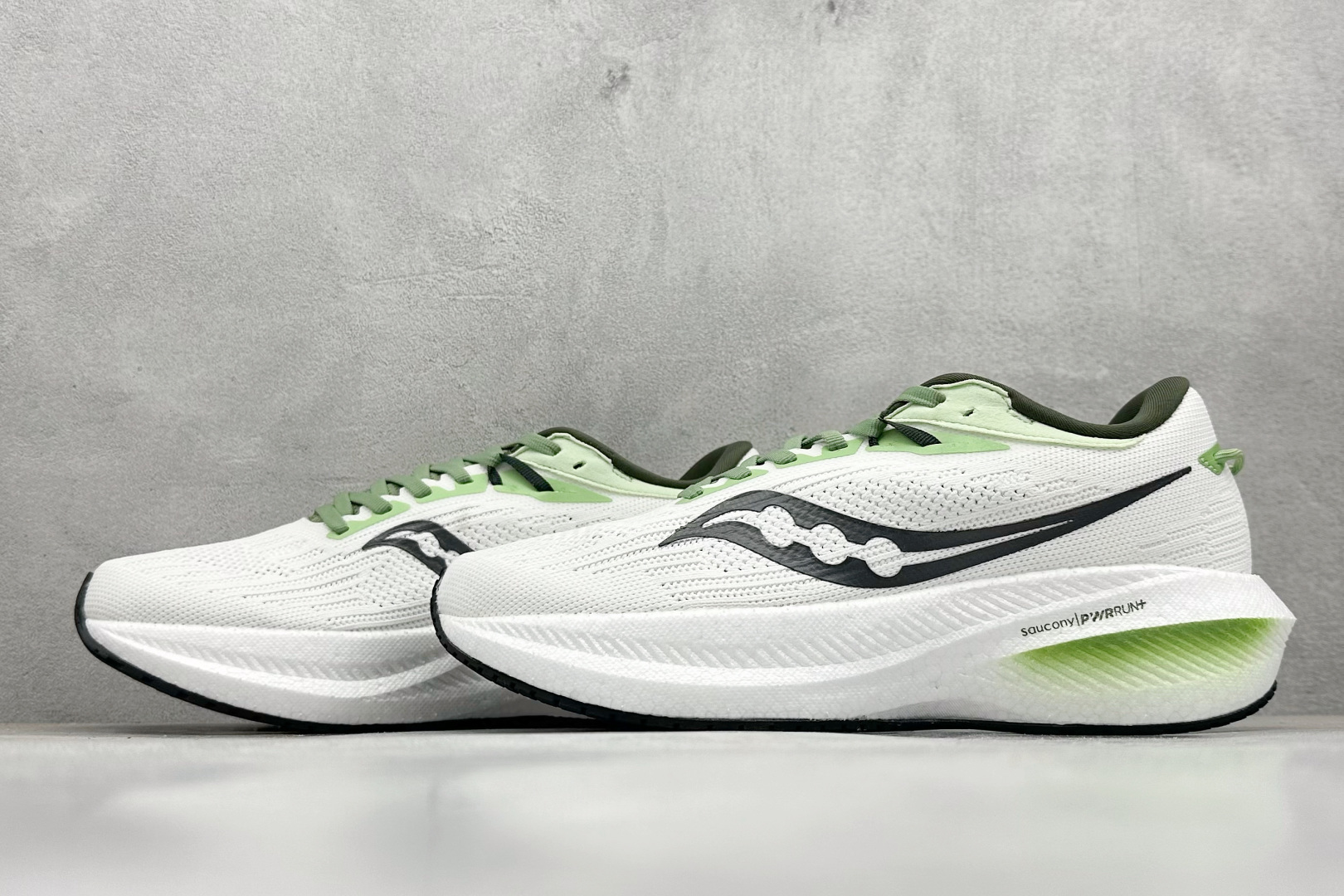 图片[5]-SF版Saucony Triumph 21 索康尼旗舰级缓震型跑鞋 全新FLAT-KNIT鞋面 更能柔软包裹锁定脚面 PWRRUN+缓震中底重新调教的中底材料 回弹更好 10MM的坡差 更适合大部分人的跑姿 7MM PWRRUN+鞋垫进一步提升缓震回弹性能 XT-900升级橡胶大底 让抓地力与耐磨性更进一步 货号： S20881 尺码： 36 37.5 38 38.5 39 40 40.5 41 42 42.5 43 44 45-选品中心