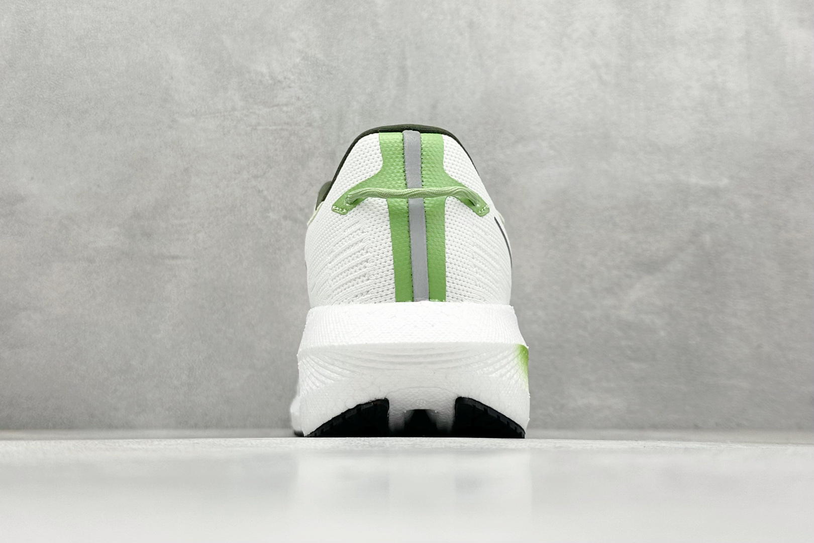 图片[6]-SF版Saucony Triumph 21 索康尼旗舰级缓震型跑鞋 全新FLAT-KNIT鞋面 更能柔软包裹锁定脚面 PWRRUN+缓震中底重新调教的中底材料 回弹更好 10MM的坡差 更适合大部分人的跑姿 7MM PWRRUN+鞋垫进一步提升缓震回弹性能 XT-900升级橡胶大底 让抓地力与耐磨性更进一步 货号： S20881 尺码： 36 37.5 38 38.5 39 40 40.5 41 42 42.5 43 44 45-选品中心