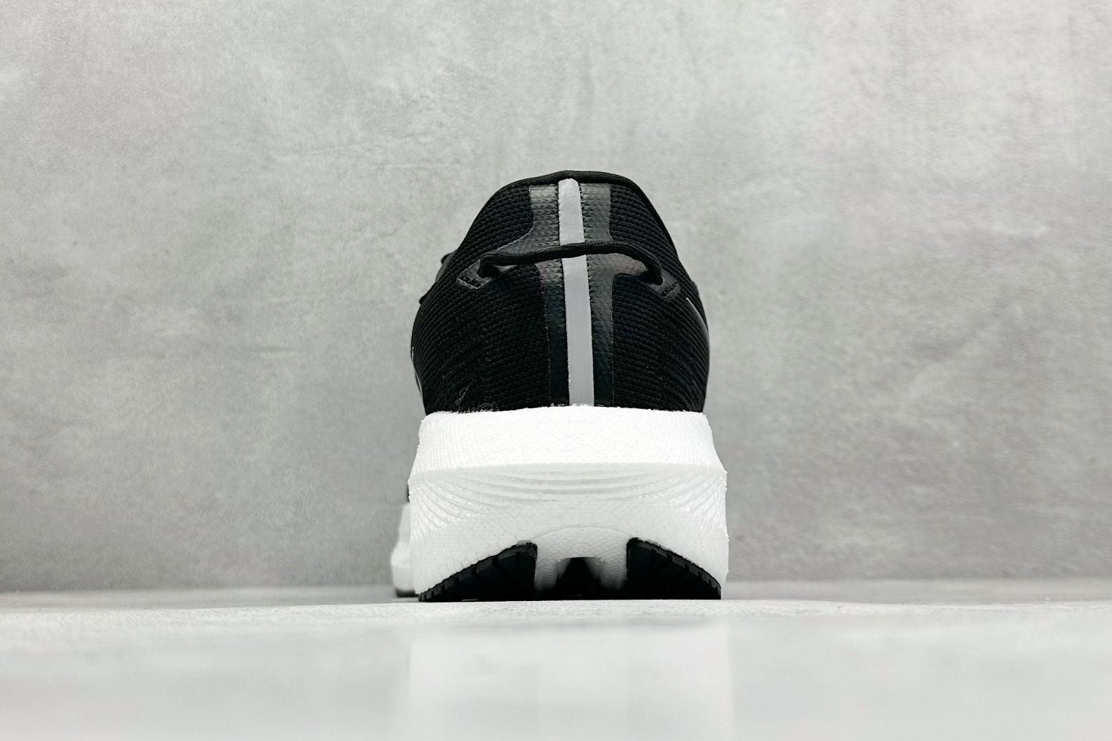 图片[6]-SF版Saucony Triumph 21 索康尼旗舰级缓震型跑鞋 全新FLAT-KNIT鞋面 更能柔软包裹锁定脚面 PWRRUN+缓震中底重新调教的中底材料 回弹更好 10MM的坡差 更适合大部分人的跑姿 7MM PWRRUN+鞋垫进一步提升缓震回弹性能 XT-900升级橡胶大底 让抓地力与耐磨性更进一步 货号： S20881 尺码： 36 37.5 38 38.5 39 40 40.5 41 42 42.5 43 44 45-选品中心