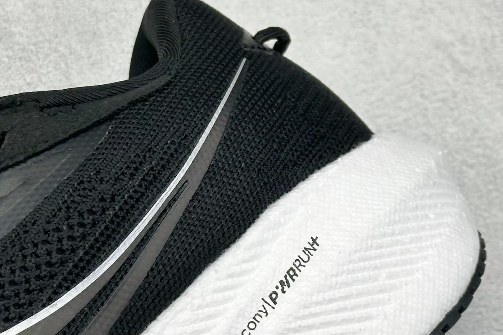 图片[9]-SF版Saucony Triumph 21 索康尼旗舰级缓震型跑鞋 全新FLAT-KNIT鞋面 更能柔软包裹锁定脚面 PWRRUN+缓震中底重新调教的中底材料 回弹更好 10MM的坡差 更适合大部分人的跑姿 7MM PWRRUN+鞋垫进一步提升缓震回弹性能 XT-900升级橡胶大底 让抓地力与耐磨性更进一步 货号： S20881 尺码： 36 37.5 38 38.5 39 40 40.5 41 42 42.5 43 44 45-选品中心