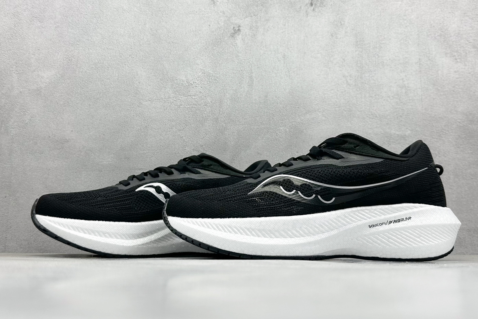 图片[5]-SF版Saucony Triumph 21 索康尼旗舰级缓震型跑鞋 全新FLAT-KNIT鞋面 更能柔软包裹锁定脚面 PWRRUN+缓震中底重新调教的中底材料 回弹更好 10MM的坡差 更适合大部分人的跑姿 7MM PWRRUN+鞋垫进一步提升缓震回弹性能 XT-900升级橡胶大底 让抓地力与耐磨性更进一步 货号： S20881 尺码： 36 37.5 38 38.5 39 40 40.5 41 42 42.5 43 44 45-选品中心