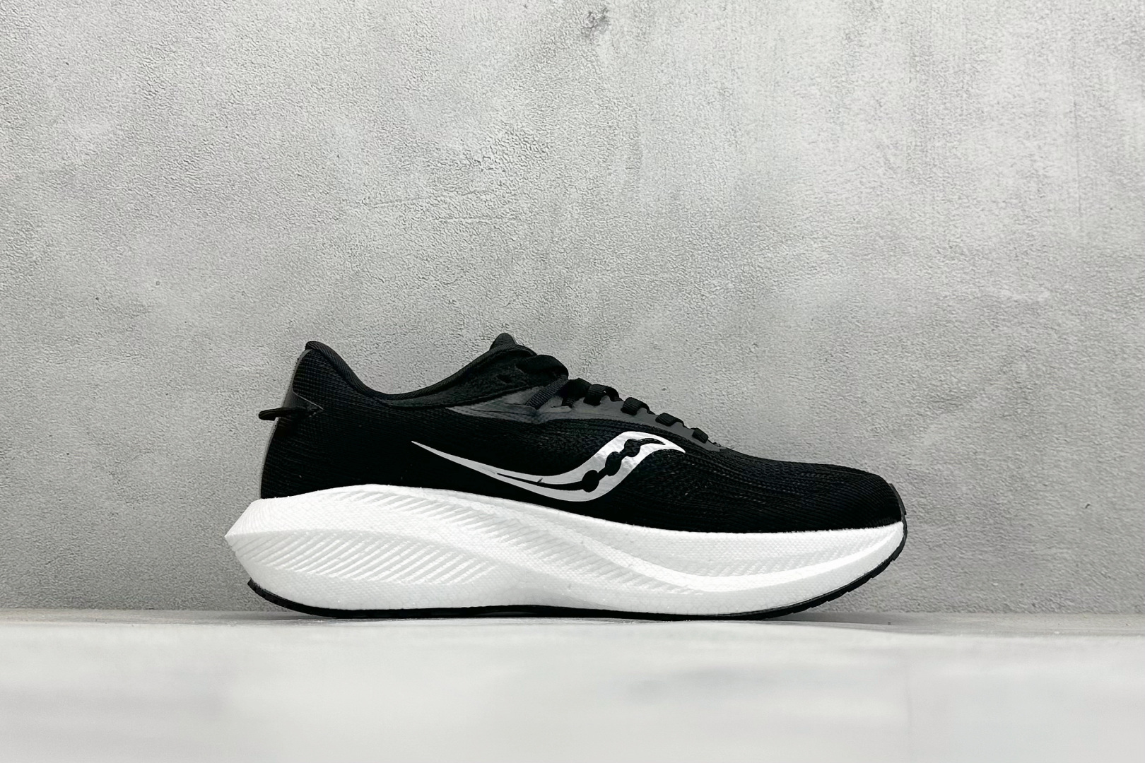 图片[2]-SF版Saucony Triumph 21 索康尼旗舰级缓震型跑鞋 全新FLAT-KNIT鞋面 更能柔软包裹锁定脚面 PWRRUN+缓震中底重新调教的中底材料 回弹更好 10MM的坡差 更适合大部分人的跑姿 7MM PWRRUN+鞋垫进一步提升缓震回弹性能 XT-900升级橡胶大底 让抓地力与耐磨性更进一步 货号： S20881 尺码： 36 37.5 38 38.5 39 40 40.5 41 42 42.5 43 44 45-选品中心