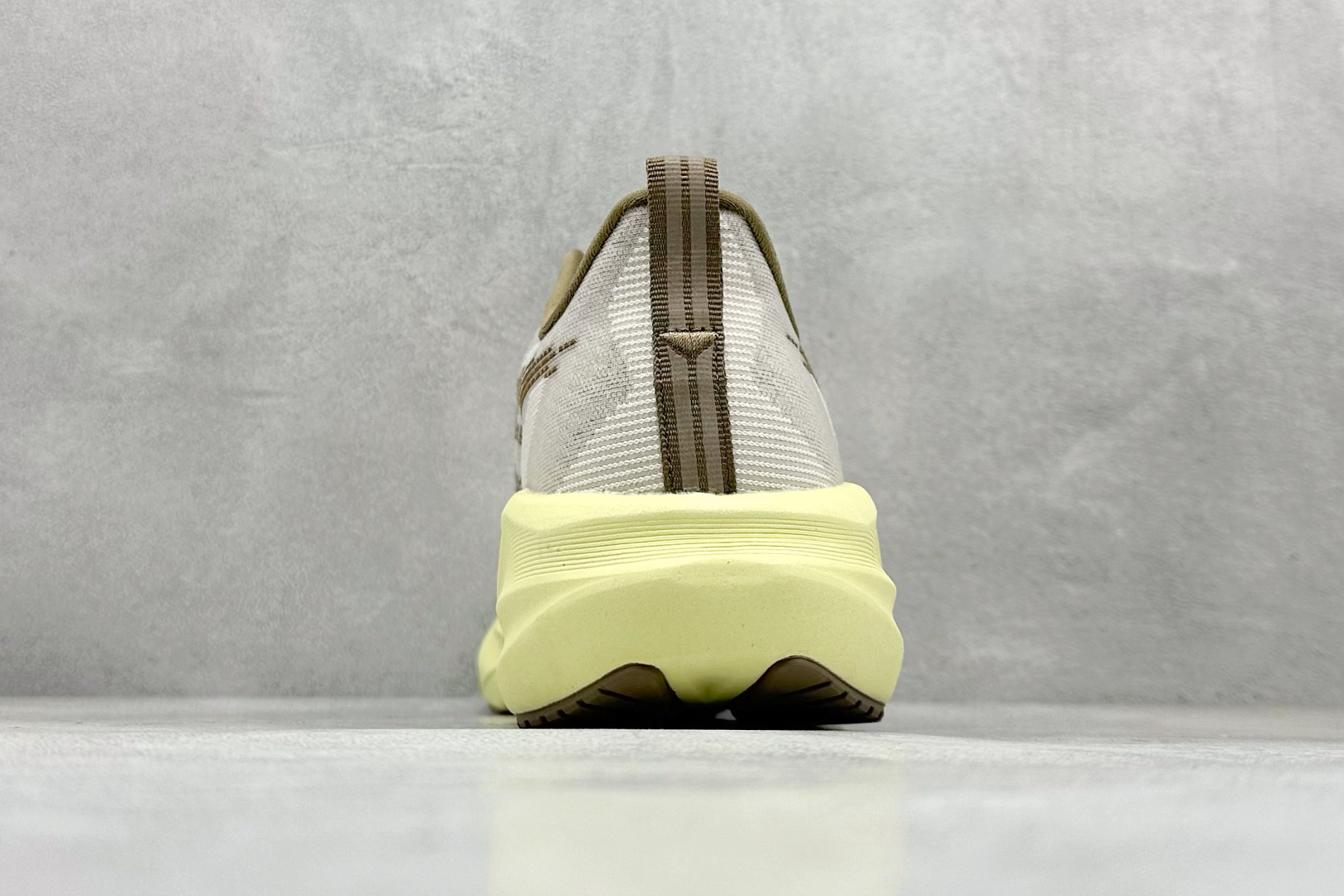 图片[6]-FS版Asics Novablast 5 低帮轻量透气缓震休闲运动跑步鞋 采用单丝纤维网布鞋面材质 鞋口圈柔软反绒皮材料 全新EVA与OBC混合发泡中底 外置防滑耐磨大底片 货号： 1012B765-250 尺码：36 36.5 37.5 38 38.5 39 40 40.5 41 42 42.5 43 44 45-选品中心