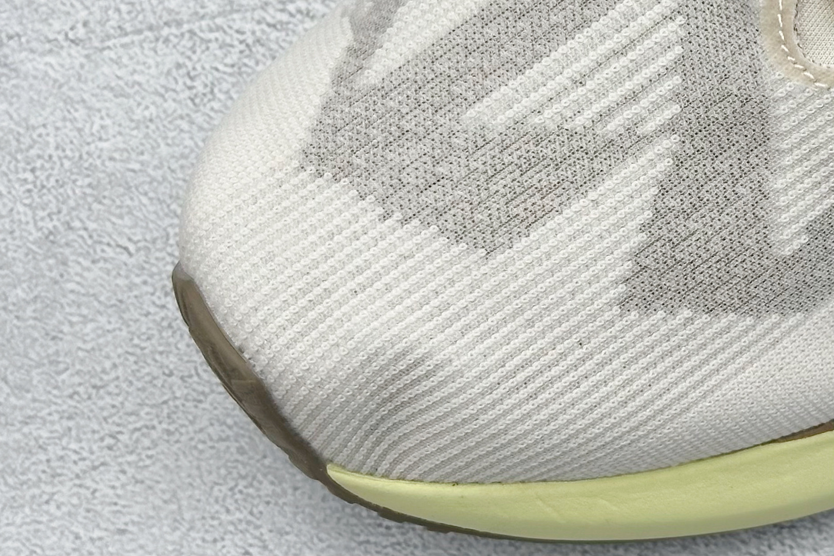 图片[7]-FS版Asics Novablast 5 低帮轻量透气缓震休闲运动跑步鞋 采用单丝纤维网布鞋面材质 鞋口圈柔软反绒皮材料 全新EVA与OBC混合发泡中底 外置防滑耐磨大底片 货号： 1012B765-250 尺码：36 36.5 37.5 38 38.5 39 40 40.5 41 42 42.5 43 44 45-选品中心