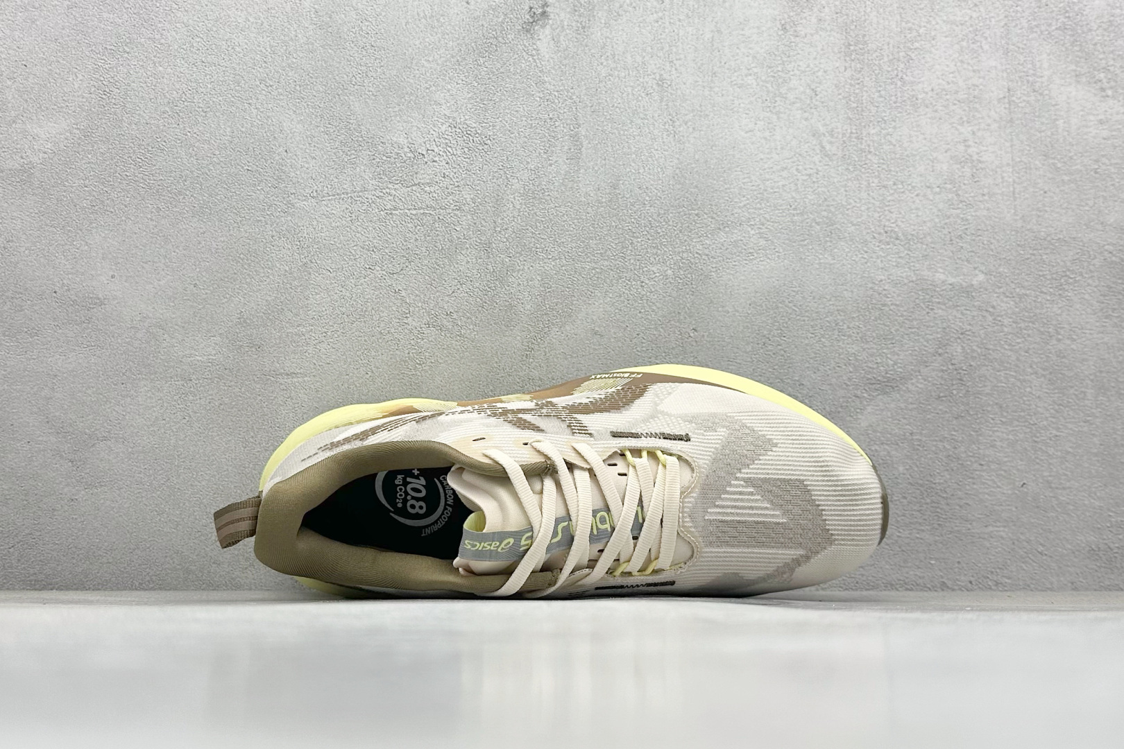 图片[3]-FS版Asics Novablast 5 低帮轻量透气缓震休闲运动跑步鞋 采用单丝纤维网布鞋面材质 鞋口圈柔软反绒皮材料 全新EVA与OBC混合发泡中底 外置防滑耐磨大底片 货号： 1012B765-250 尺码：36 36.5 37.5 38 38.5 39 40 40.5 41 42 42.5 43 44 45-选品中心