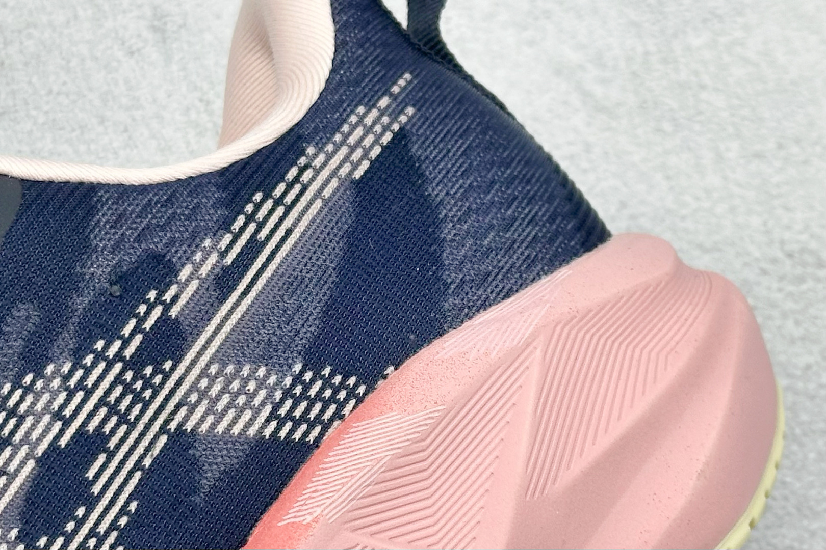 图片[9]-FS版Asics Novablast 5 低帮轻量透气缓震休闲运动跑步鞋 采用单丝纤维网布鞋面材质 鞋口圈柔软反绒皮材料 全新EVA与OBC混合发泡中底 外置防滑耐磨大底片 货号： 1012B765-400 尺码：36 36.5 37.5 38 38.5 39 40 40.5 41 42 42.5 43 44 45-选品中心