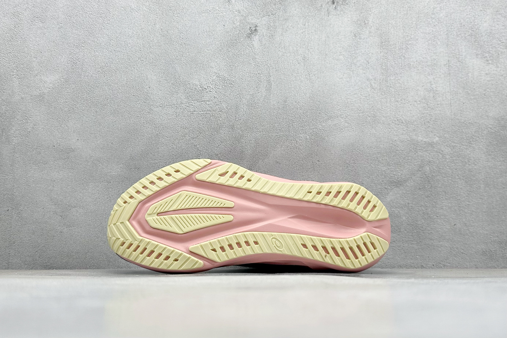 图片[4]-FS版Asics Novablast 5 低帮轻量透气缓震休闲运动跑步鞋 采用单丝纤维网布鞋面材质 鞋口圈柔软反绒皮材料 全新EVA与OBC混合发泡中底 外置防滑耐磨大底片 货号： 1012B765-400 尺码：36 36.5 37.5 38 38.5 39 40 40.5 41 42 42.5 43 44 45-选品中心