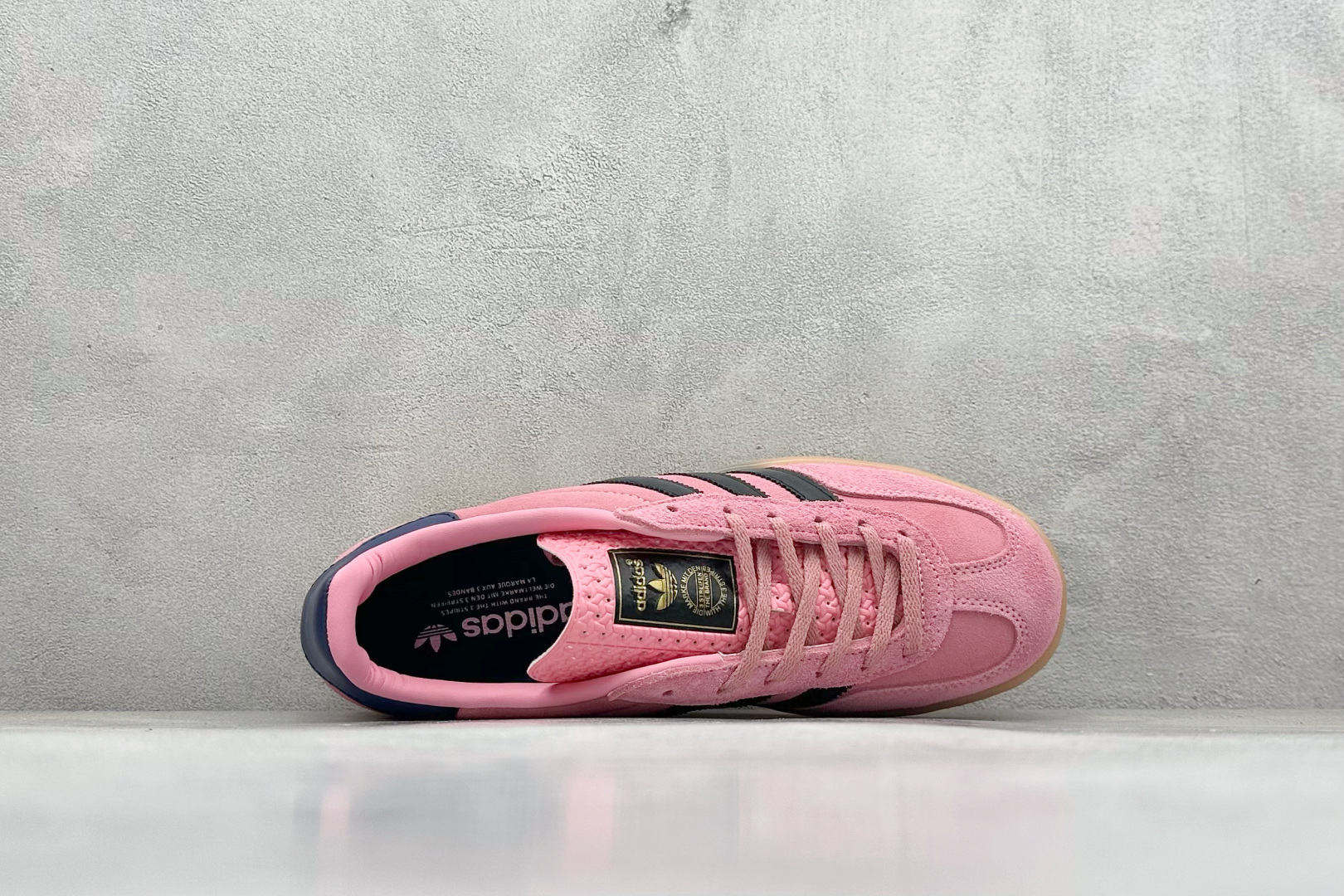 图片[3]-YH长青福利  AD Originals Gazelle INdoor 三叶草休闲防滑耐磨低帮板鞋 鞋头出色设计 塑就出众贴合感 稳固的后跟贴合足部曲线设计 软弹舒适 不易磨脚 橡胶鞋底配合防滑纹路设计 平稳抓地 货号：IE7002-选品中心