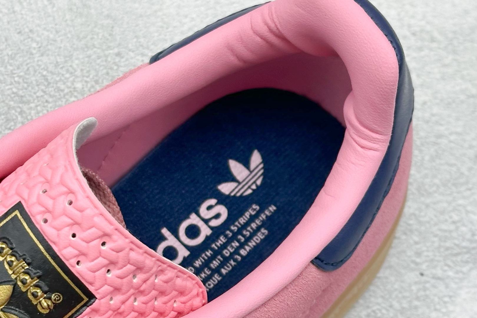 图片[8]-YH长青福利  AD Originals Gazelle INdoor 三叶草休闲防滑耐磨低帮板鞋 鞋头出色设计 塑就出众贴合感 稳固的后跟贴合足部曲线设计 软弹舒适 不易磨脚 橡胶鞋底配合防滑纹路设计 平稳抓地 货号：IE7002-选品中心