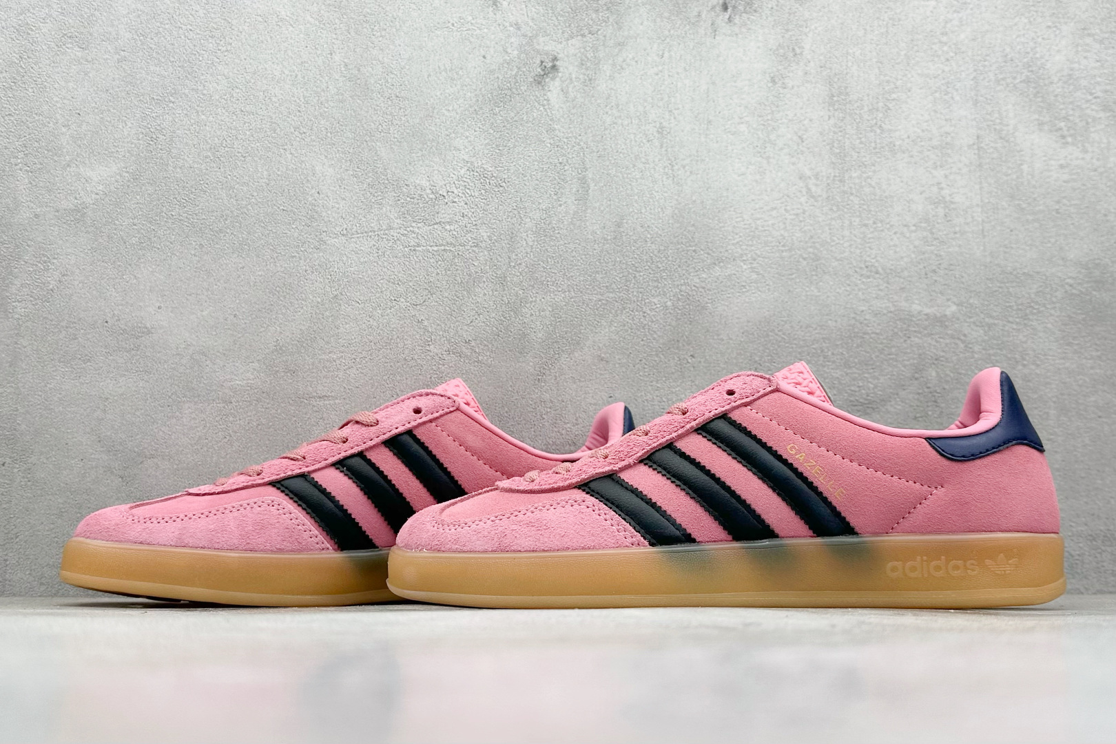 图片[5]-YH长青福利  AD Originals Gazelle INdoor 三叶草休闲防滑耐磨低帮板鞋 鞋头出色设计 塑就出众贴合感 稳固的后跟贴合足部曲线设计 软弹舒适 不易磨脚 橡胶鞋底配合防滑纹路设计 平稳抓地 货号：IE7002-选品中心