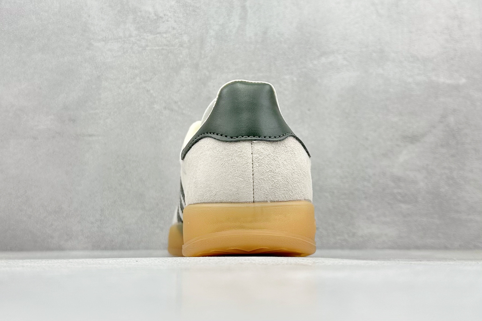 图片[6]-YH长青福利  AD Originals Gazelle INdoor 三叶草休闲防滑耐磨低帮板鞋 鞋头出色设计 塑就出众贴合感 稳固的后跟贴合足部曲线设计 软弹舒适 不易磨脚 橡胶鞋底配合防滑纹路设计 平稳抓地 货号：IH7502-选品中心