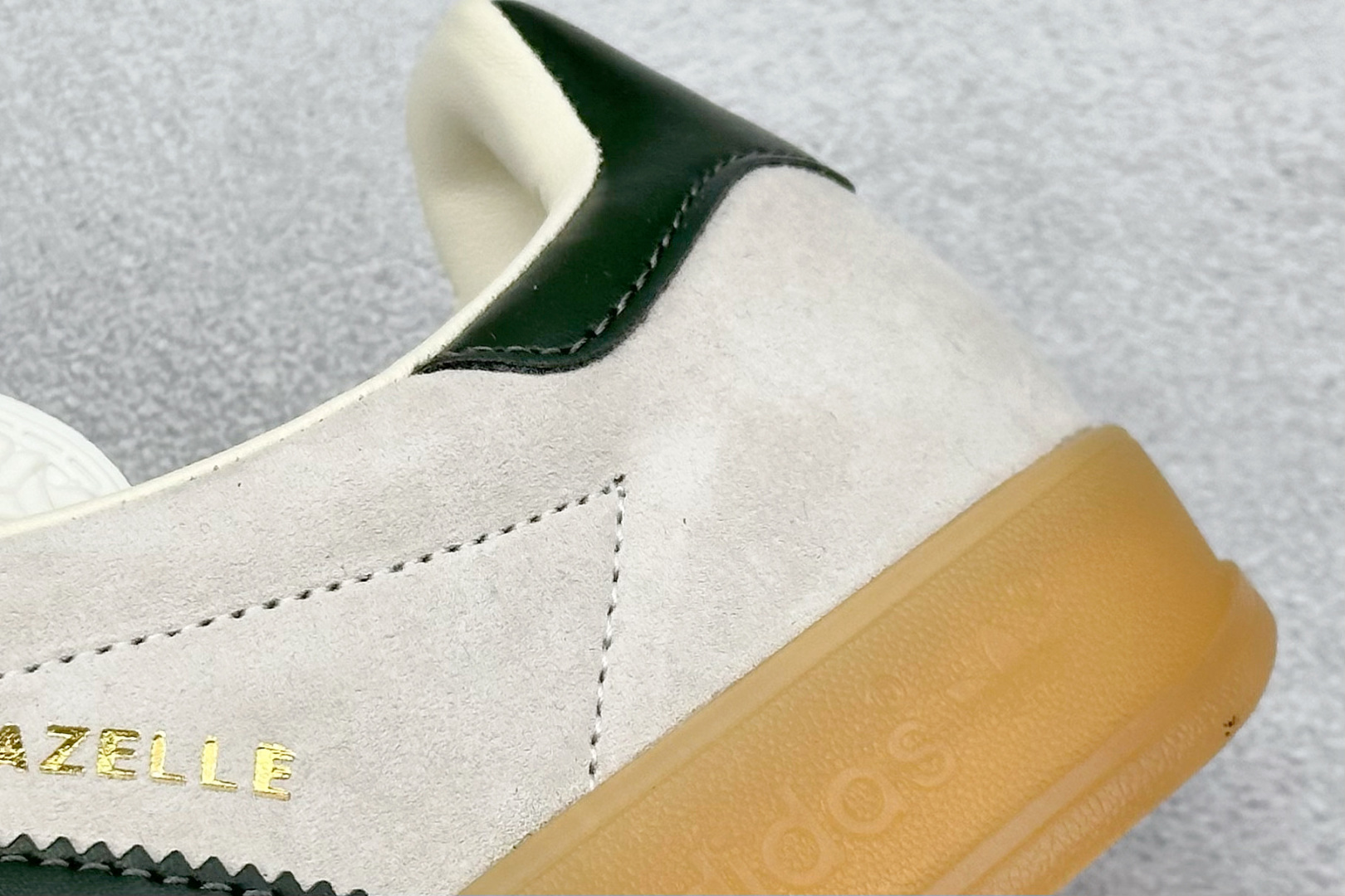 图片[9]-YH长青福利  AD Originals Gazelle INdoor 三叶草休闲防滑耐磨低帮板鞋 鞋头出色设计 塑就出众贴合感 稳固的后跟贴合足部曲线设计 软弹舒适 不易磨脚 橡胶鞋底配合防滑纹路设计 平稳抓地 货号：IH7502-选品中心