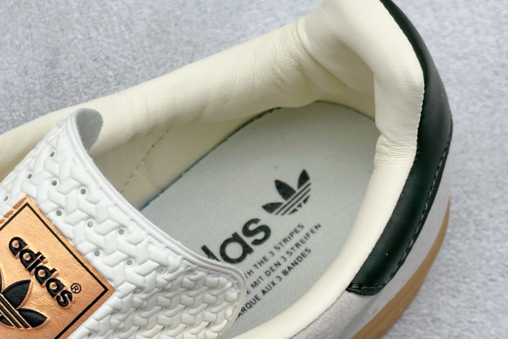 图片[8]-YH长青福利  AD Originals Gazelle INdoor 三叶草休闲防滑耐磨低帮板鞋 鞋头出色设计 塑就出众贴合感 稳固的后跟贴合足部曲线设计 软弹舒适 不易磨脚 橡胶鞋底配合防滑纹路设计 平稳抓地 货号：IH7502-选品中心