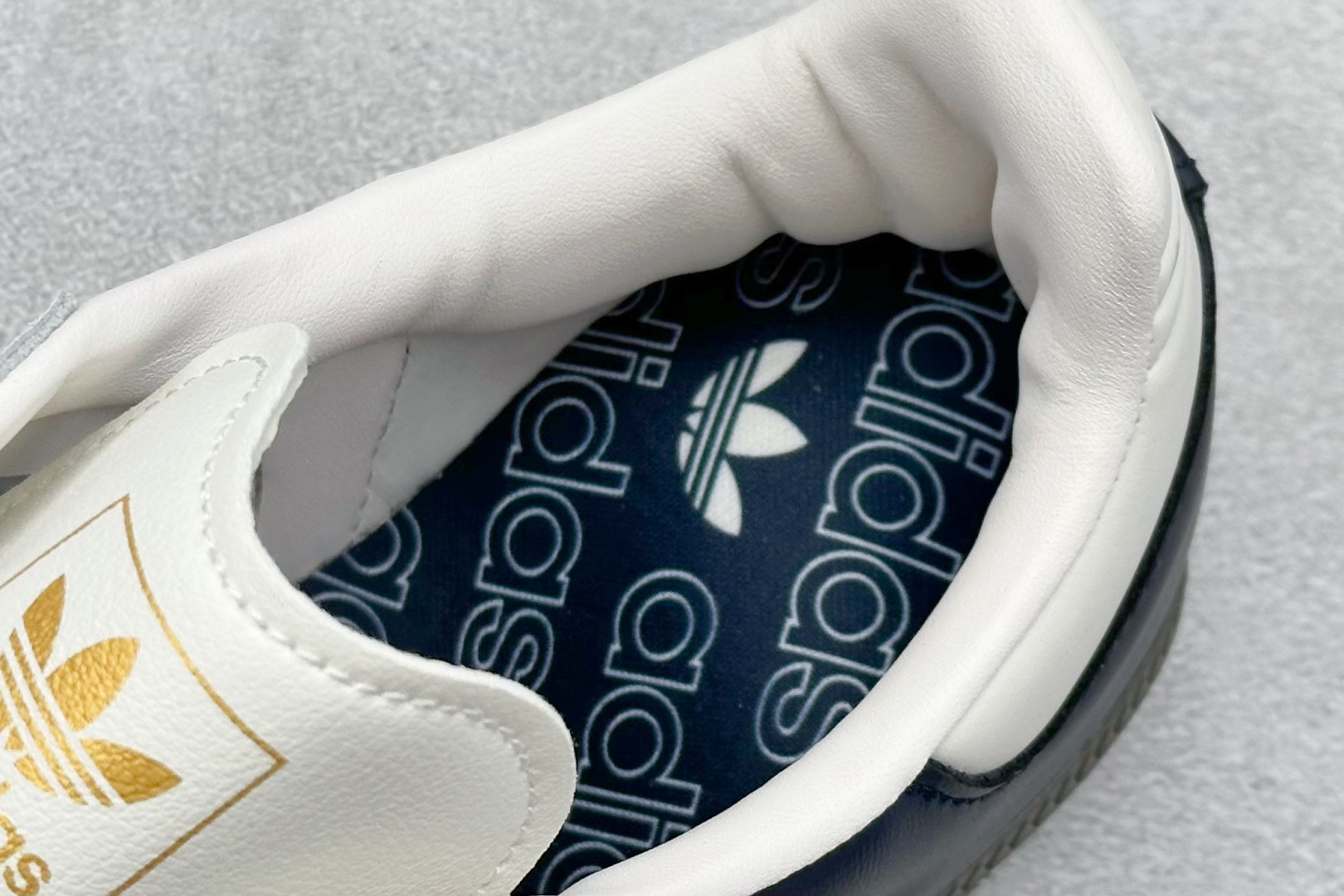 图片[8]-YH长青福利  AD Original Samba OG 复古经典轻便板鞋 带有装饰的超锁缝制和无缝的手感 柔软、柔软的皮革造型和标志性的3条纹完成了精致的外观 正规合身鞋带 鞋面上有绒面鞋垫 橡胶鞋底 享受正畸套筒软感 自50年代首次亮相以来就一直在赢得粉丝的青睐！ 货号：IG1968-选品中心