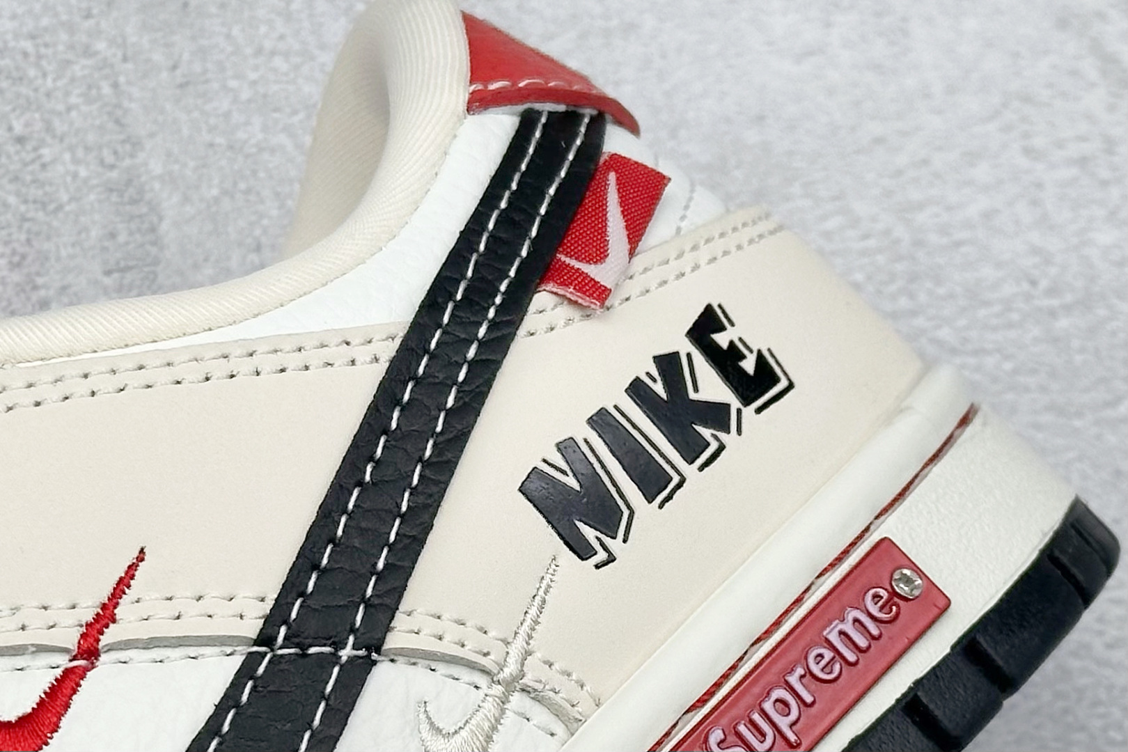 280 SC版Nike SB Dunk Low Sup联名 白卡其三小勾 周年高端定制 低帮休闲板鞋  SC9207-427