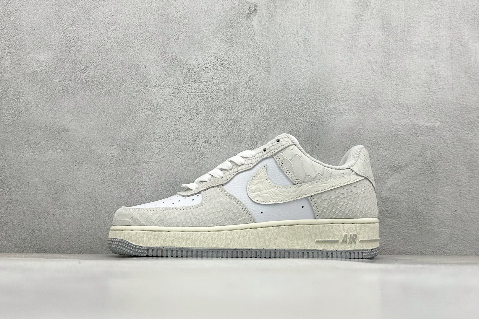图片[3]-福利特价  Nike Air Force 1‘07 Low 空军一号低帮休闲板鞋 #原楦头原纸板 原装鞋盒 定制五金配件 内置全掌气垫 原厂鞋底 货号：CJ2288-001 尺码：36 36.5 37.5 38 38.5 39 40 40.5 41 42 42.5 43 44 44.5 45-选品中心