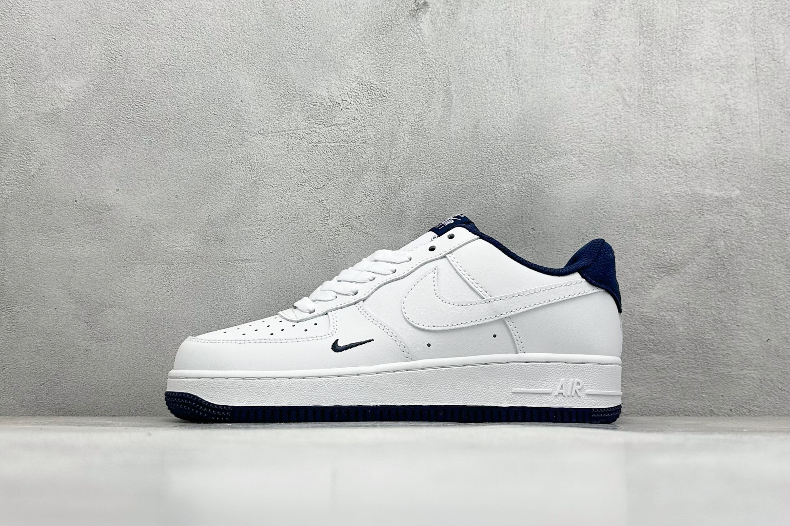图片[6]-福利特价  Nike Air Force 1‘07 Low 空军一号低帮休闲板鞋 #原楦头原纸板 原装鞋盒 定制五金配件 内置全掌气垫 原厂鞋底 货号：CJ2288-001 尺码：36 36.5 37.5 38 38.5 39 40 40.5 41 42 42.5 43 44 44.5 45-选品中心