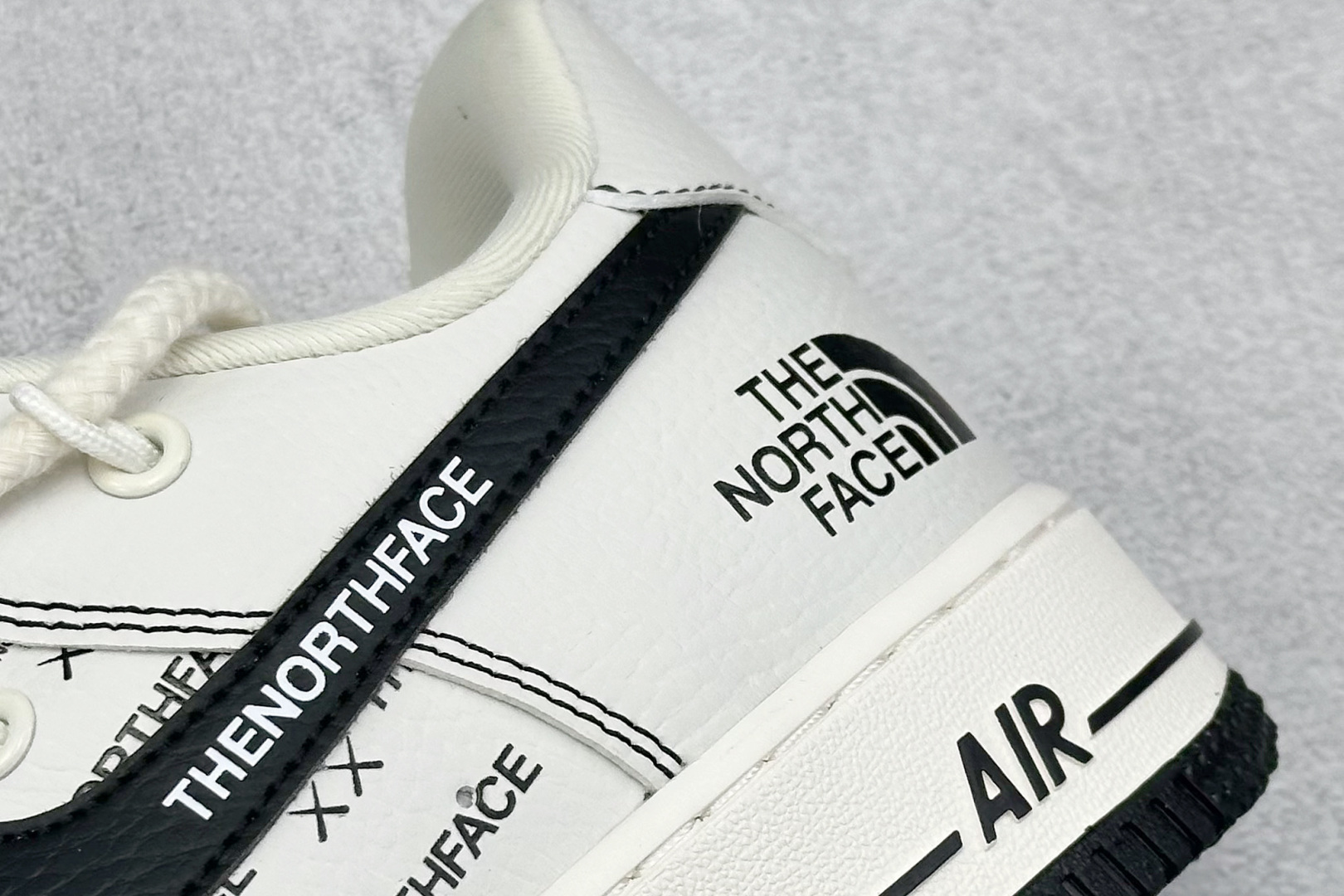 240 Nike Air Force 1 Low 07 x The North Face 白黑绑带小勾  AM1588-012