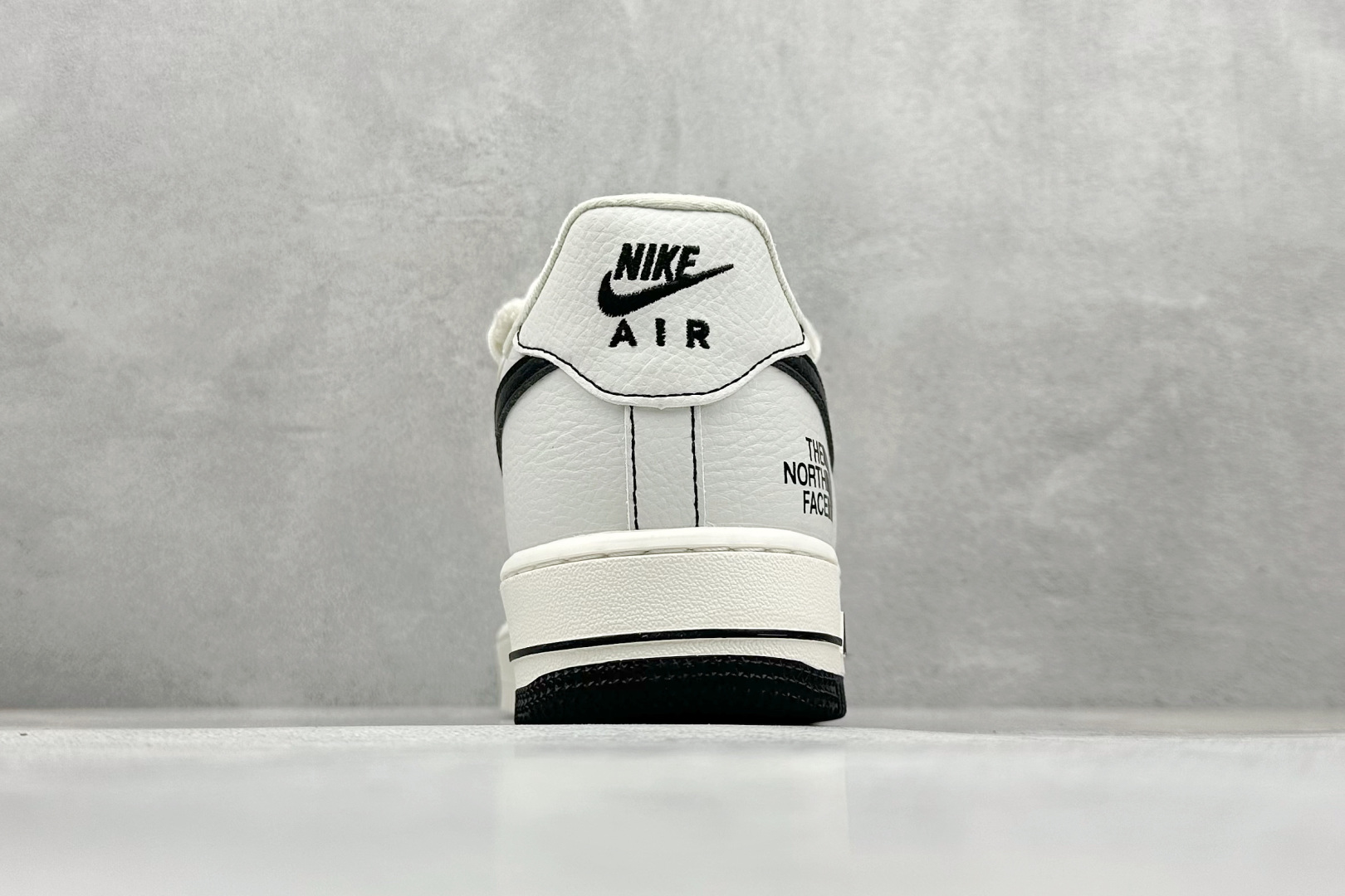 240 Nike Air Force 1 Low 07 x The North Face 白黑绑带小勾  AM1588-012