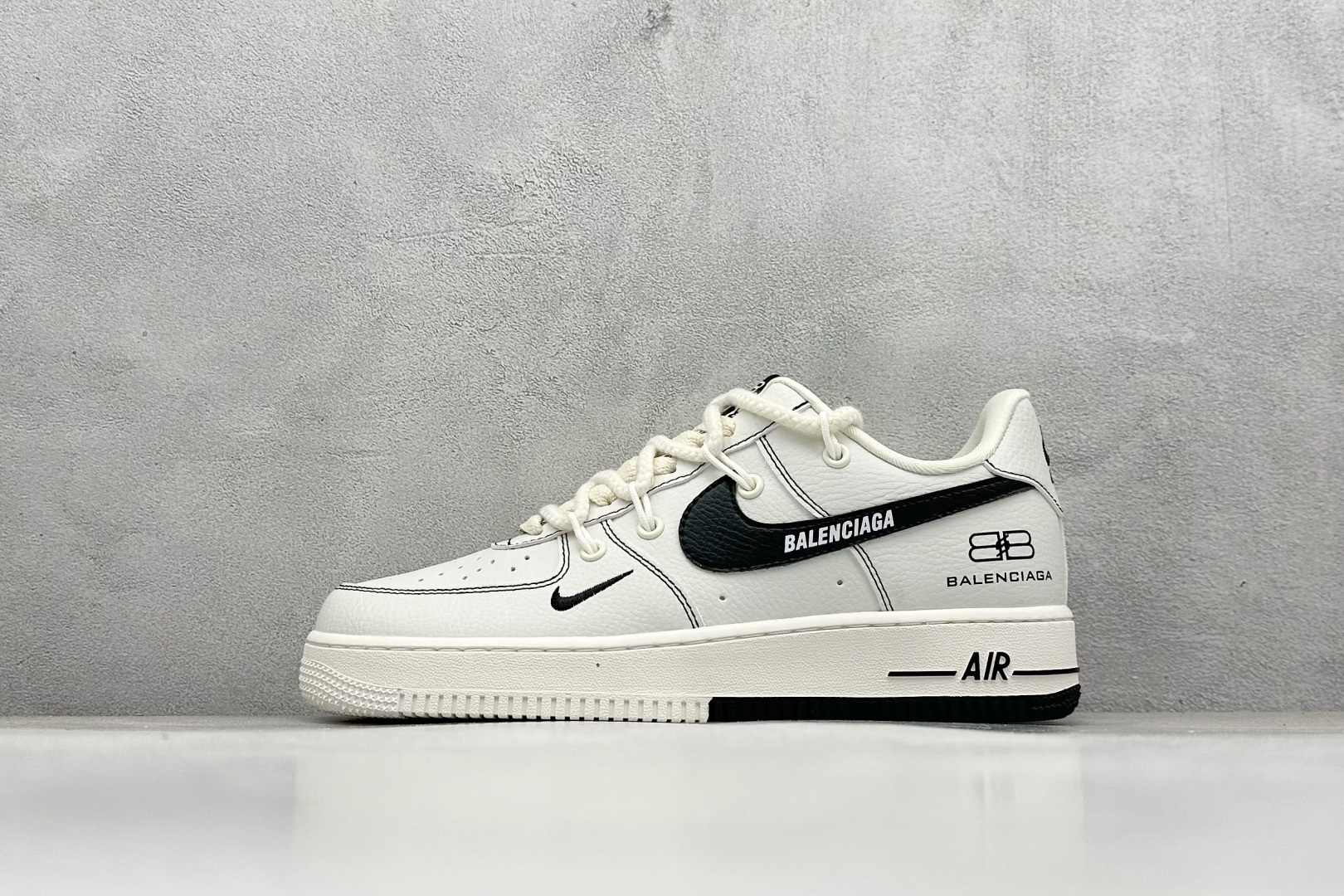 240 Nike Air Force 1 Low 07 x Balenciaga 白黑绑带小钩  AM1588-019