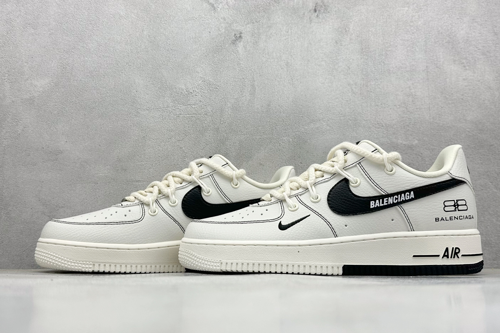 240 Nike Air Force 1 Low 07 x Balenciaga 白黑绑带小钩  AM1588-019