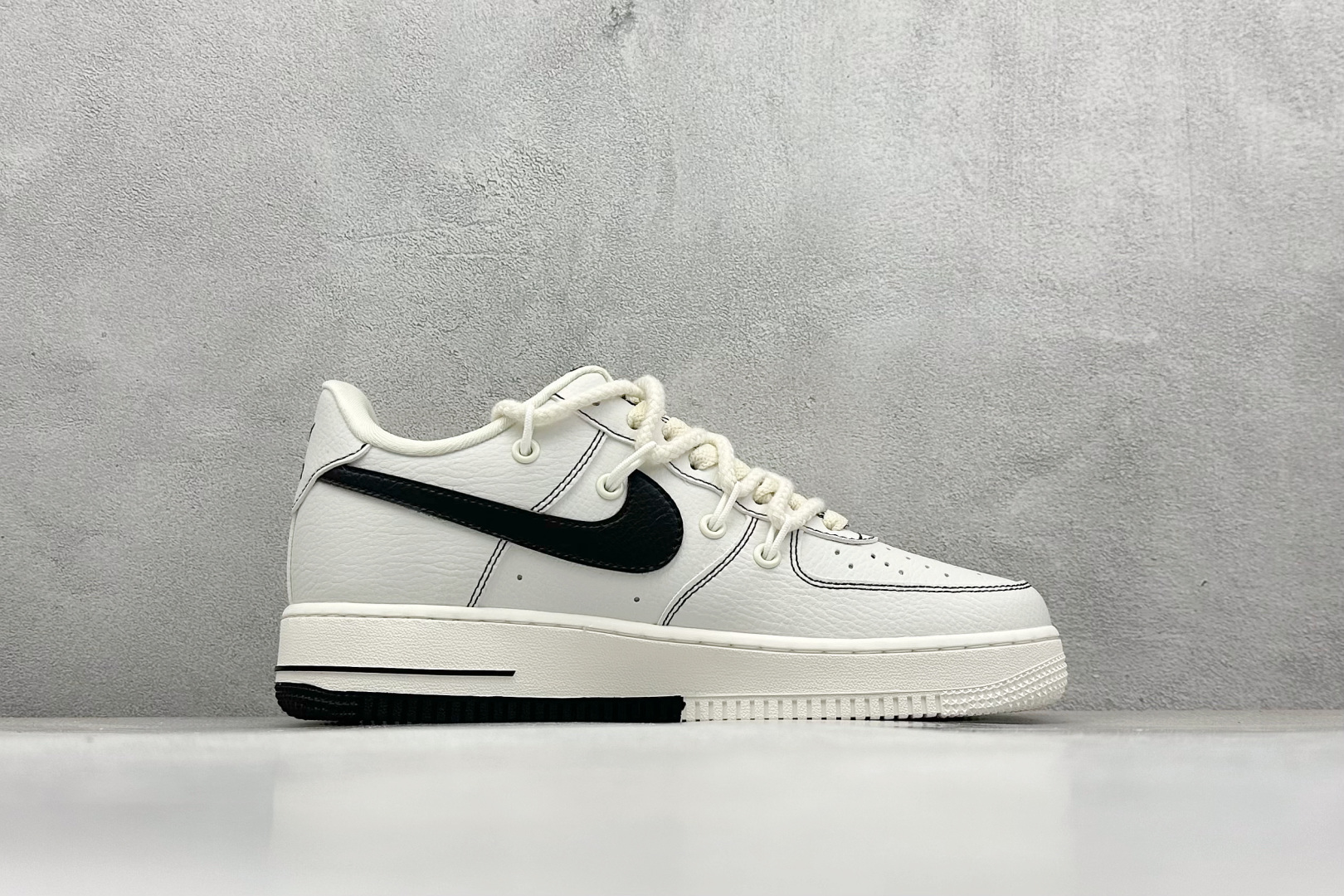 240 Nike Air Force 1 Low 07 x Balenciaga 白黑绑带小钩  AM1588-019