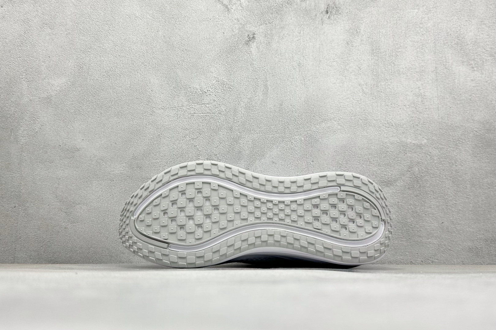 210 Nike VOMERO PLUS 轻盈跑鞋 版本 舒适百搭防滑耐磨 低帮 休闲跑步鞋 HV8150-102