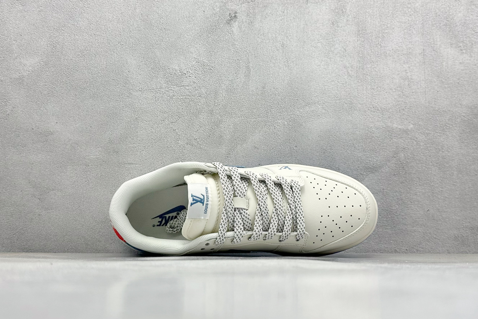 280 Nike SB Dunk Low“ LV联名——夏季冰蓝红” 周年高端定制 低帮休闲板鞋  SM6668-101