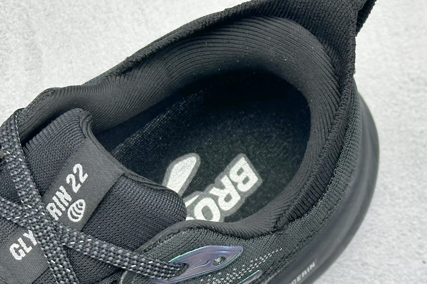 200 Brooks 布鲁克斯 Glycerin 22 超弹轻盈跑步鞋  110445 1D 026