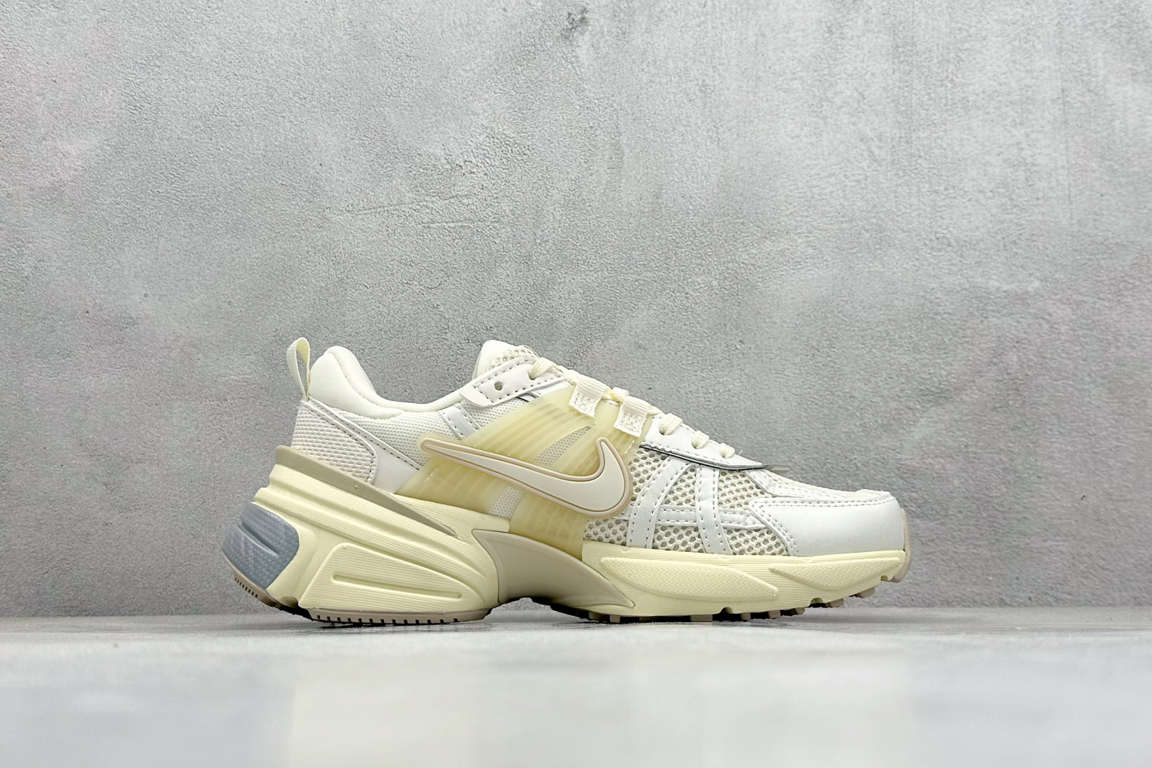 190 Nike V2K Runtekk Run 减震防滑复古低帮跑步鞋  HO1512-110