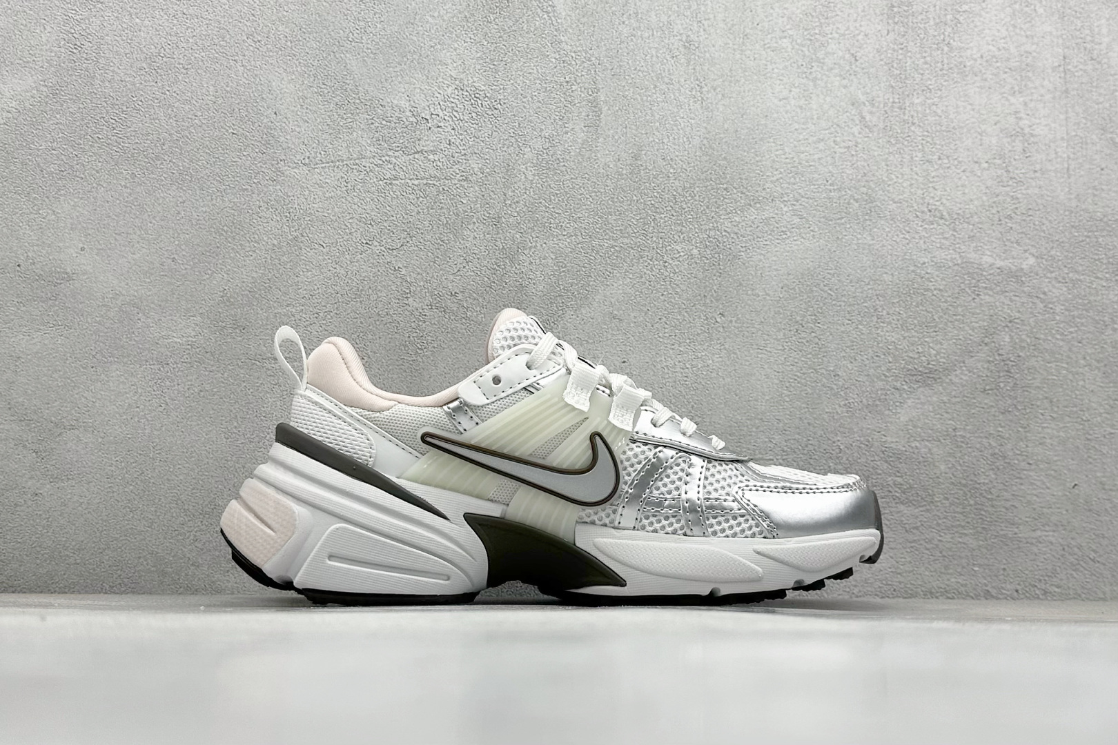 190 Nike V2K Runtekk Run 减震防滑复古低帮跑步鞋  FD0736-010