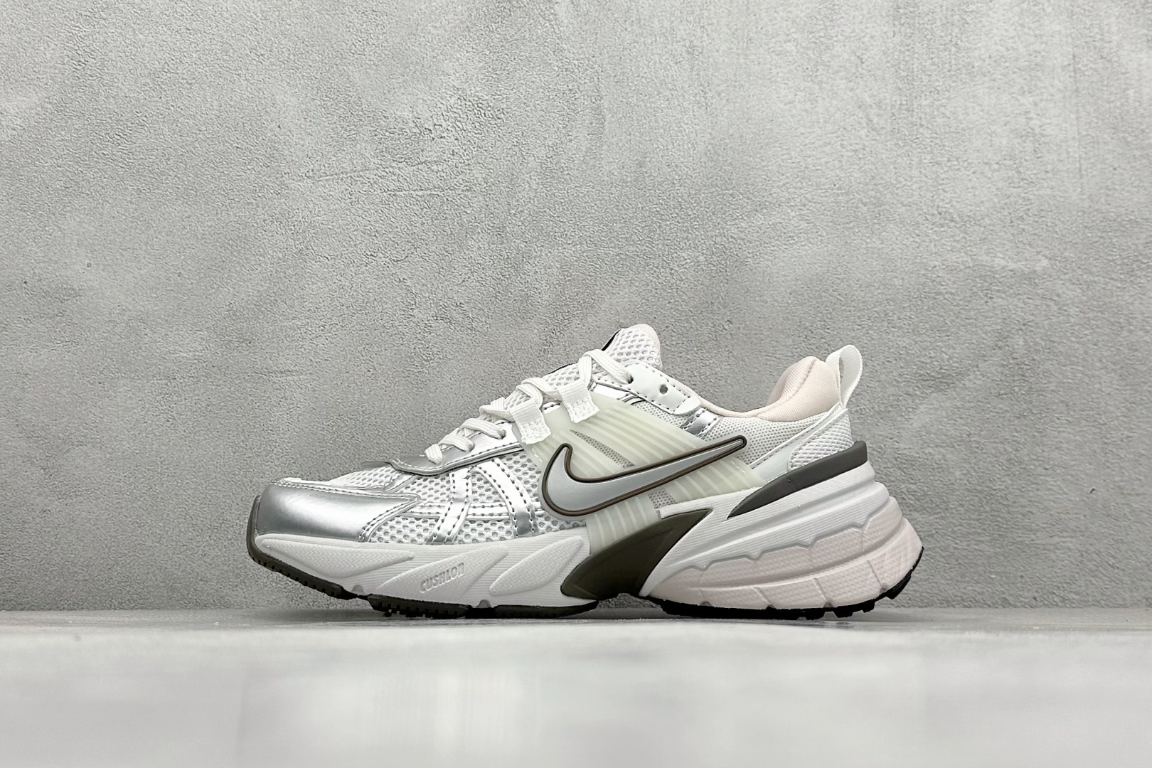 190 Nike V2K Runtekk Run 减震防滑复古低帮跑步鞋  FD0736-010